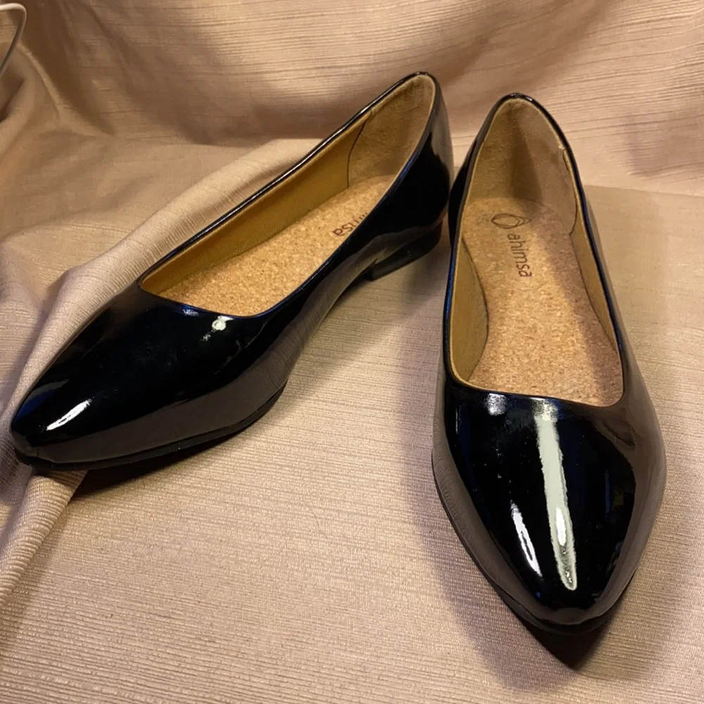 NWOT Ahimsa point toe cork footbed flats 2